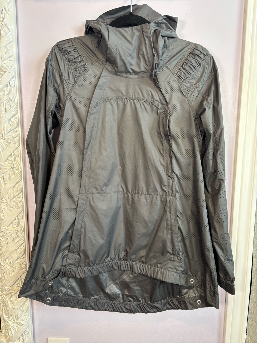lululemon athletica Lightweight Run and Pack Hooded Pullover Jacket Size 4
